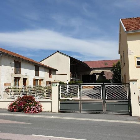 Cour La Dame Chez Beatris Et Christophe Janson Les Grandes-Loges Exterior foto